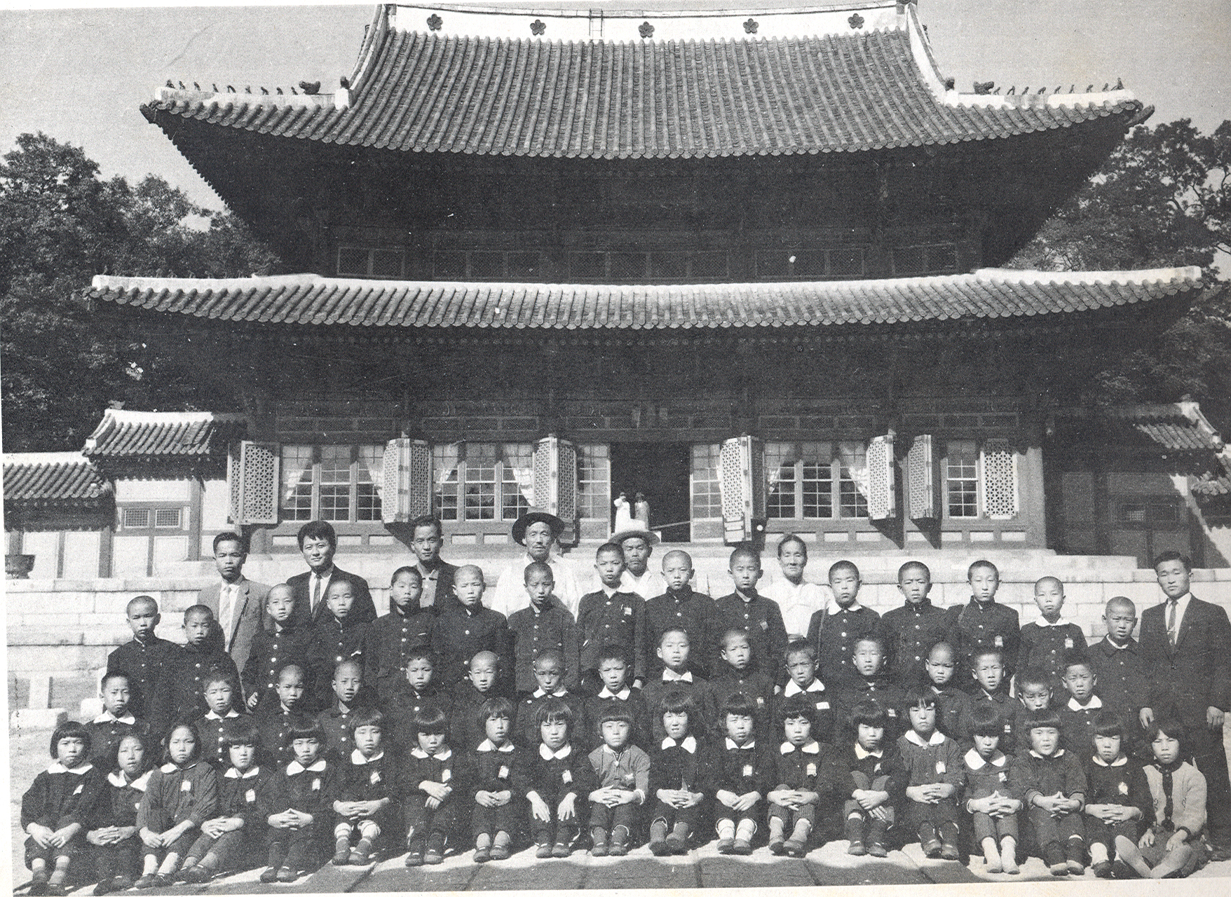 1965년 비원에서 즐거웠던 수학여행 이미지1