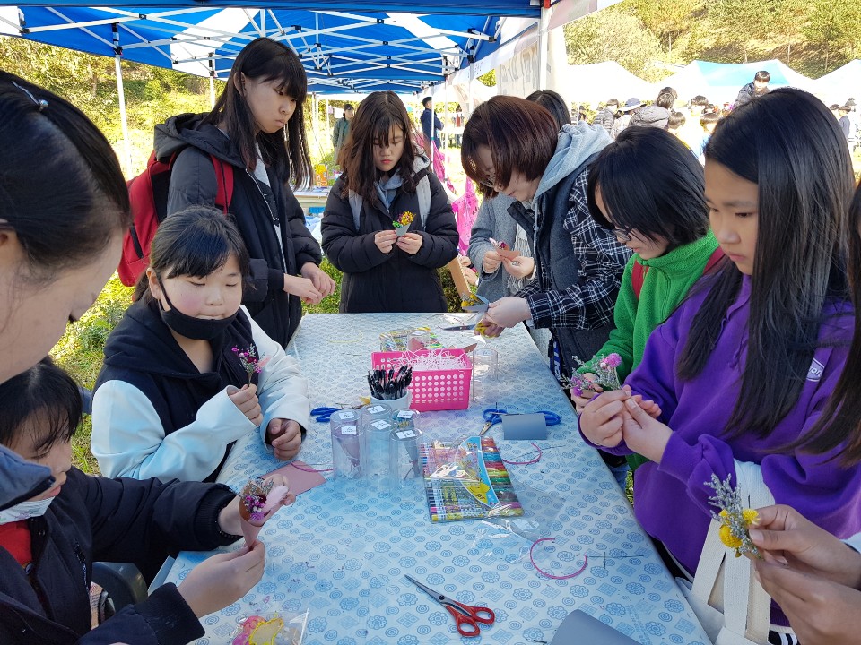 제3회 괴산행복교육 마을학교 축제 체험부스 참여 이미지2