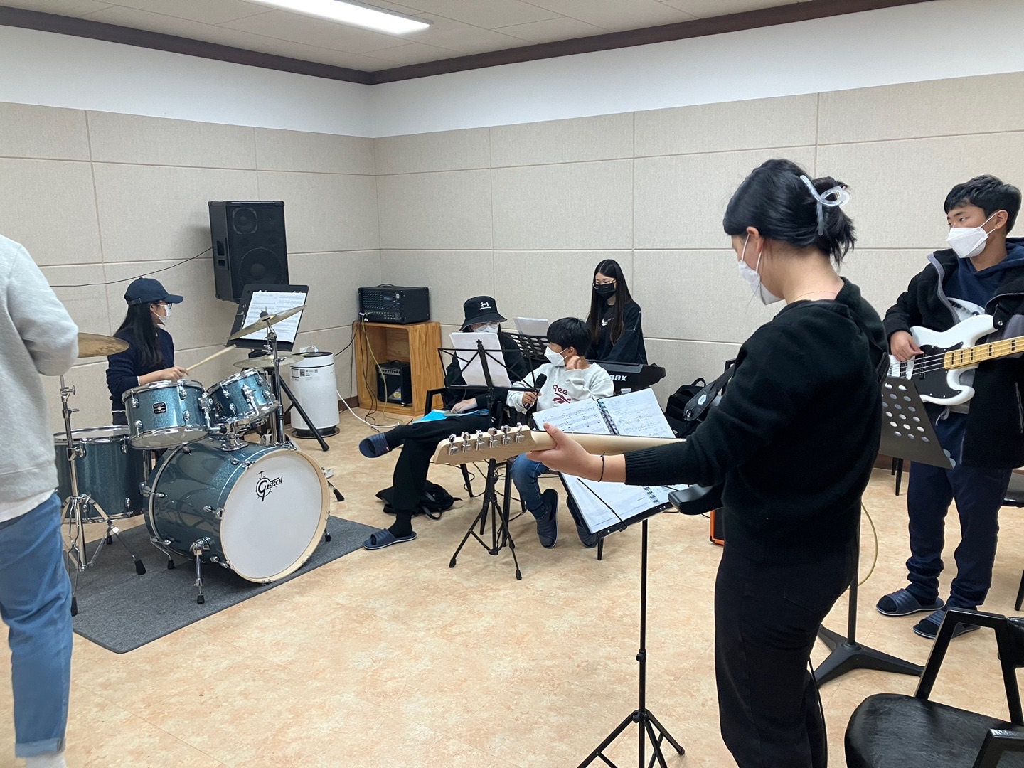 221022 밴드 이미지1