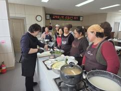 괴산군 감물면, 귀농귀촌인 · 주민 함께한 나무의자 만들기 ‘눈길’ 이미지