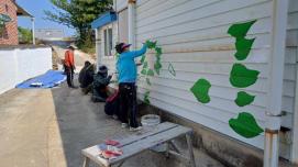 괴산군, 귀농귀촌인 융화교육 ‘마을 골목길 벽화 그리기’ 운영 이미지