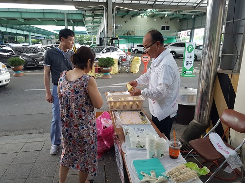 신품종 황금맛찰옥수수 홍보·판매행사 성황 이미지1