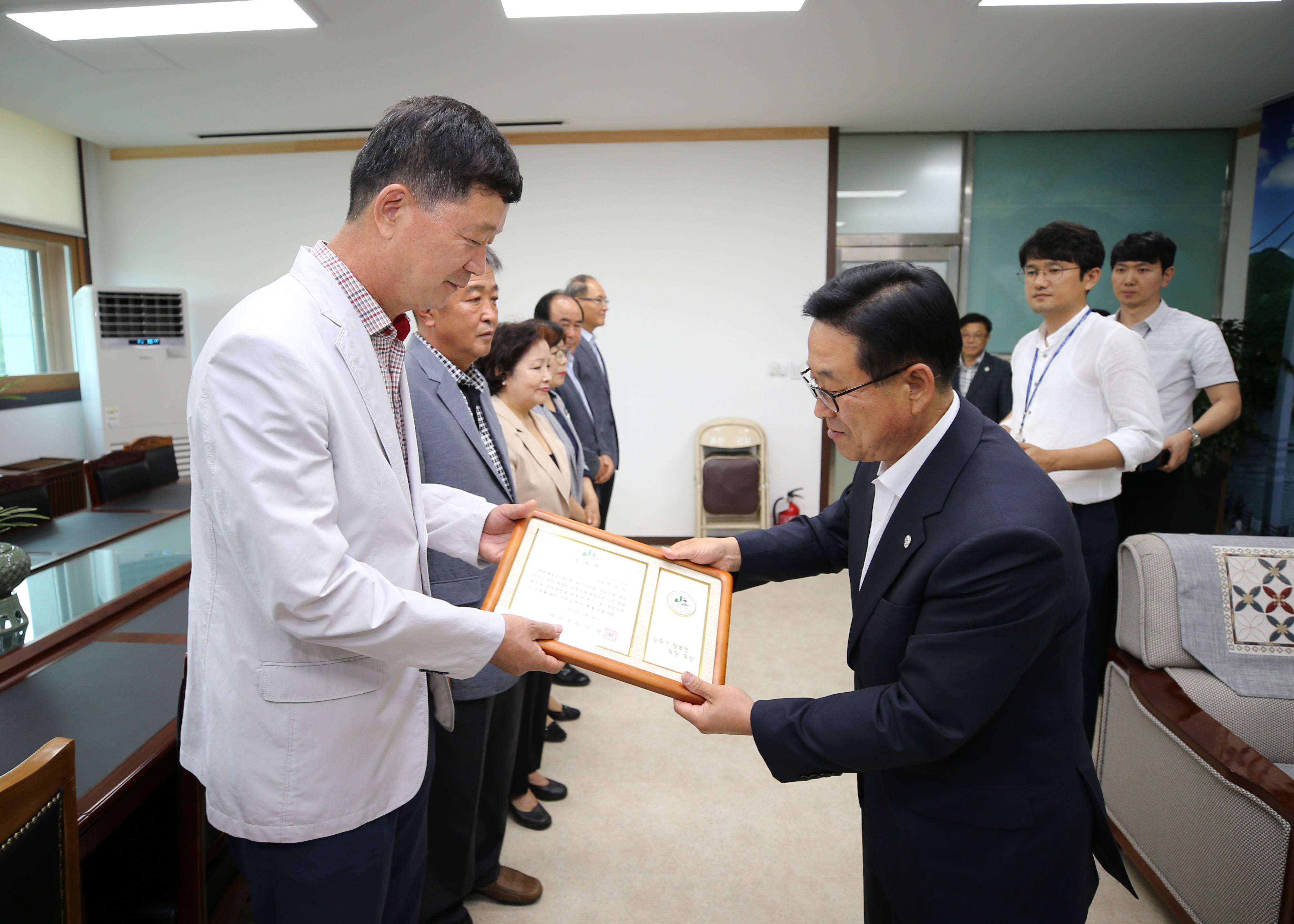 제7대 괴산군의원 공로패 전달식 사진 이미지3