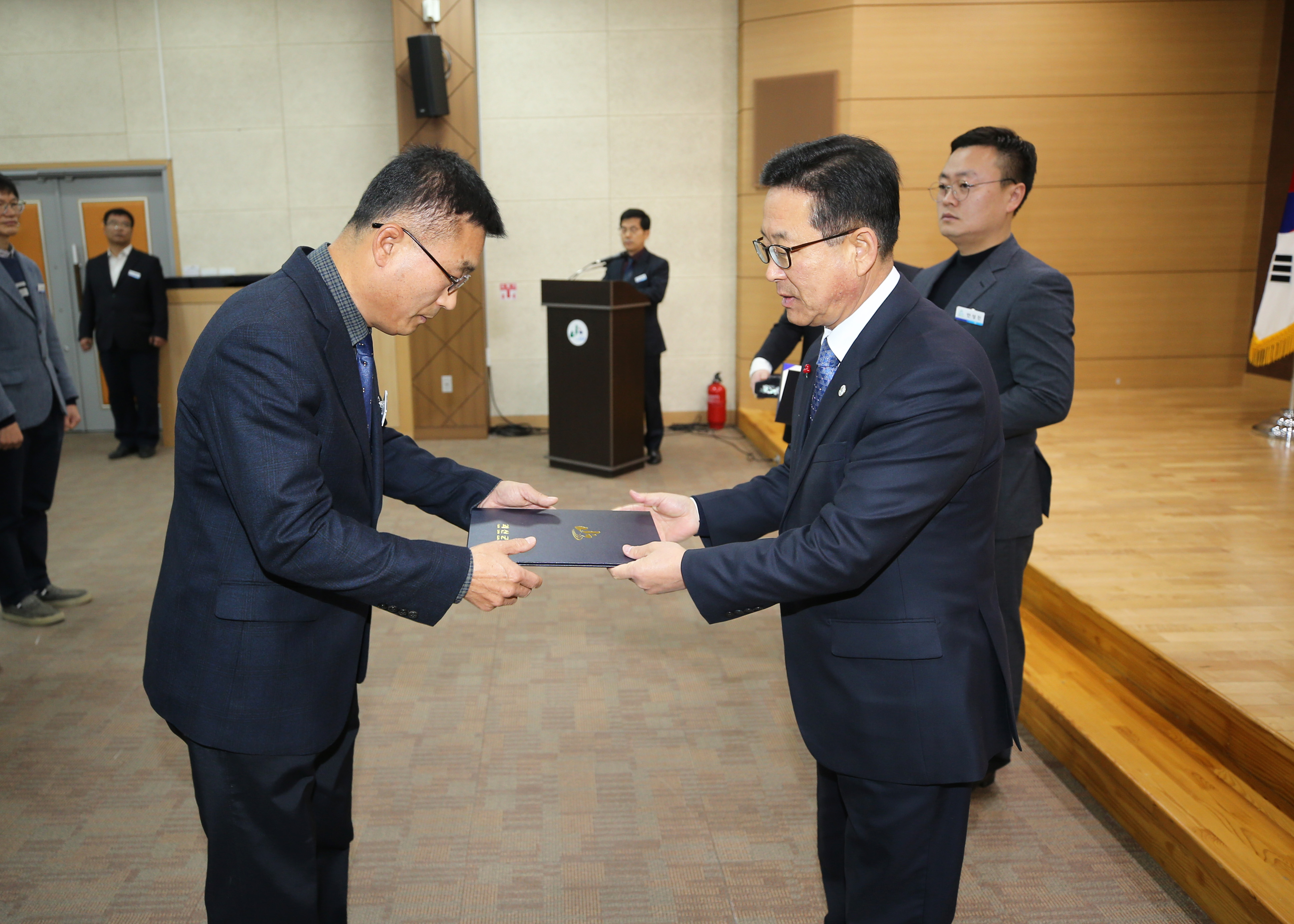 임용장 수여식 사진 이미지1