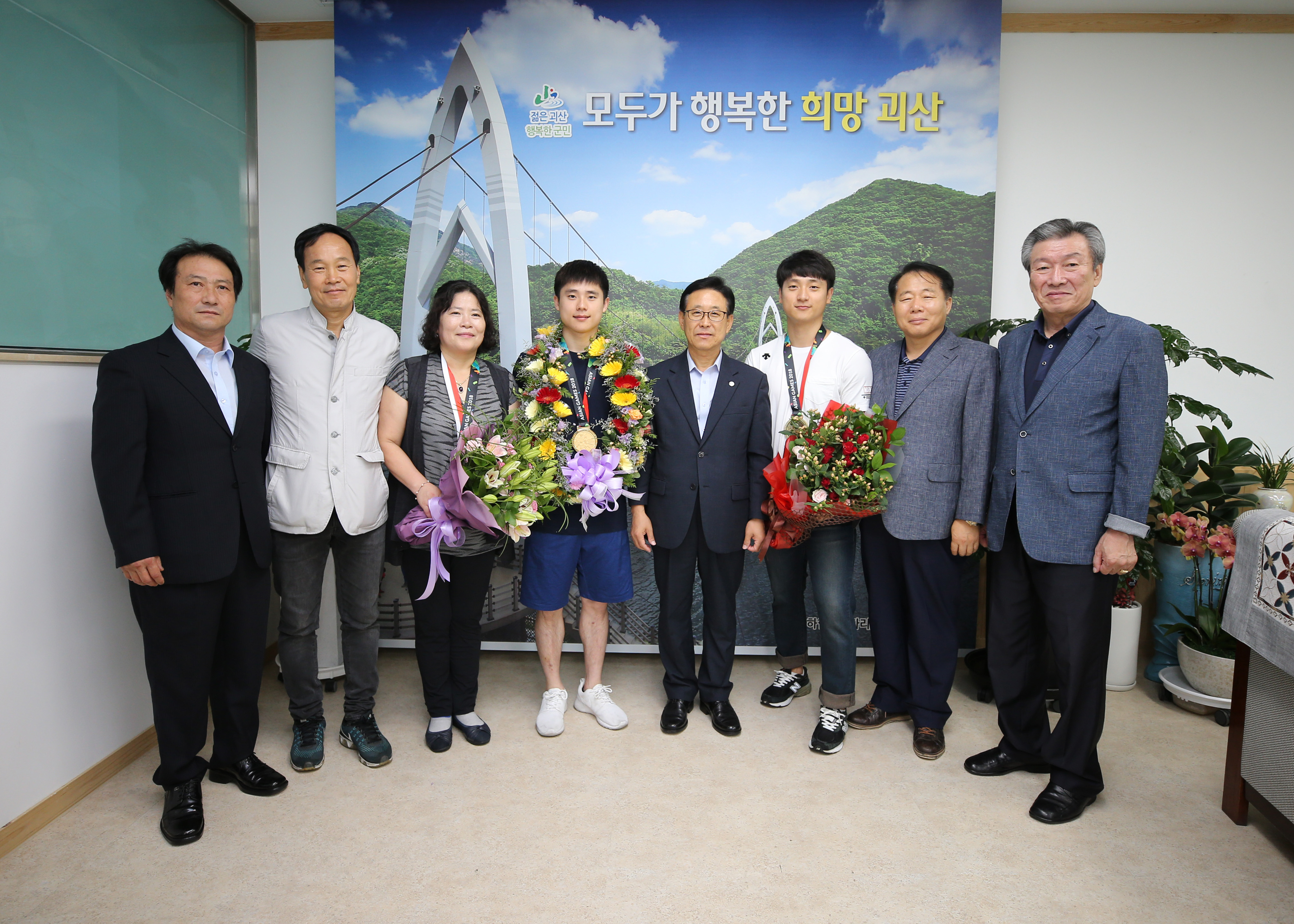 아시안게임 금메달을 딴 김한솔((남자체조 마루종목) 괴산군청 방문 사진 이미지8