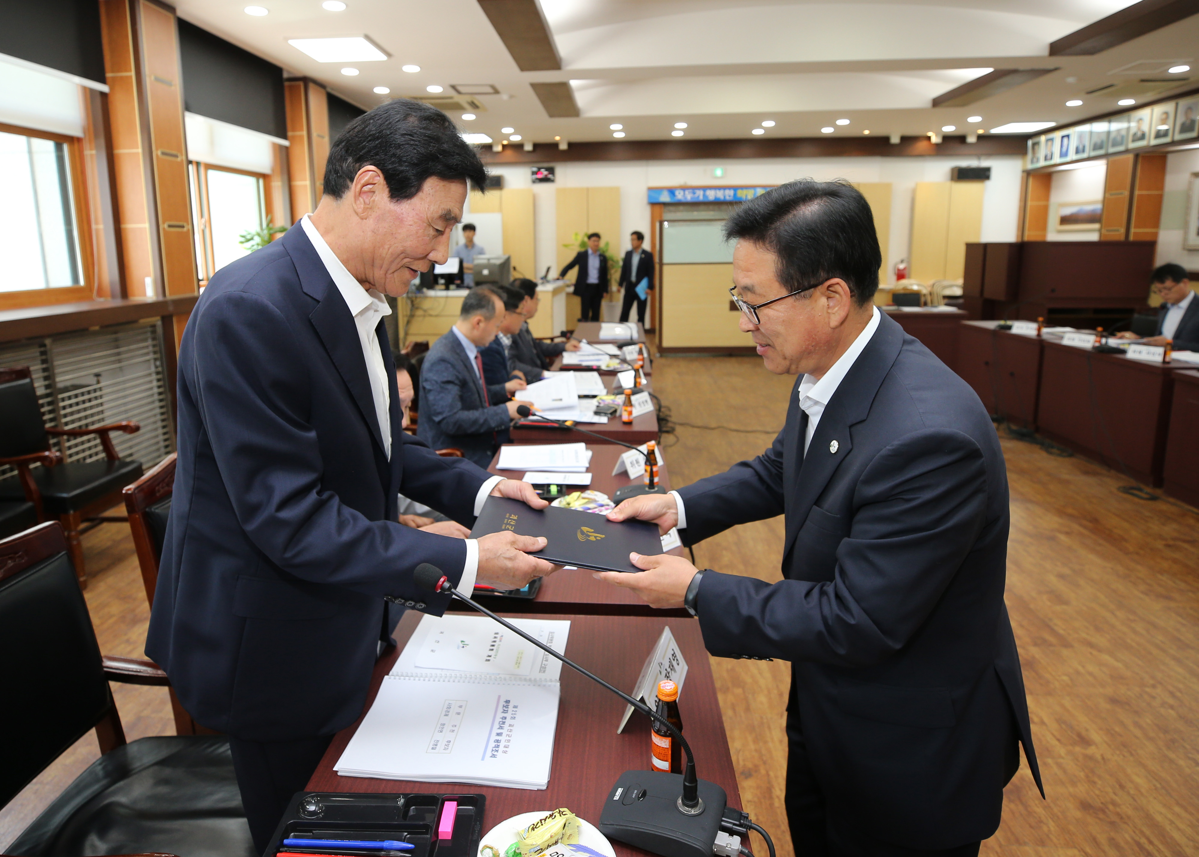 군민대상 심사위원 위촉장 수여식 사진 이미지2