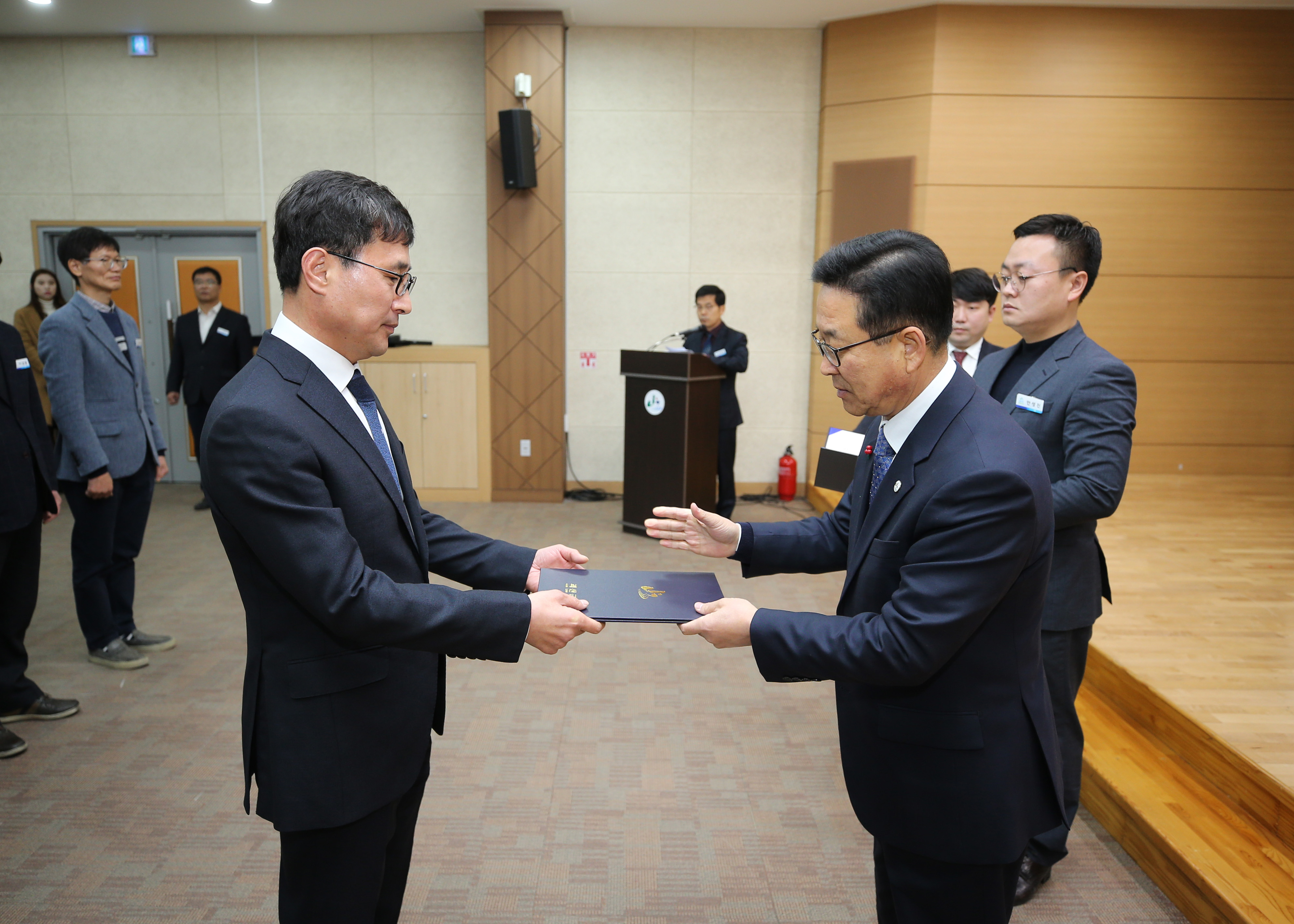 임용장 수여식 사진 이미지5