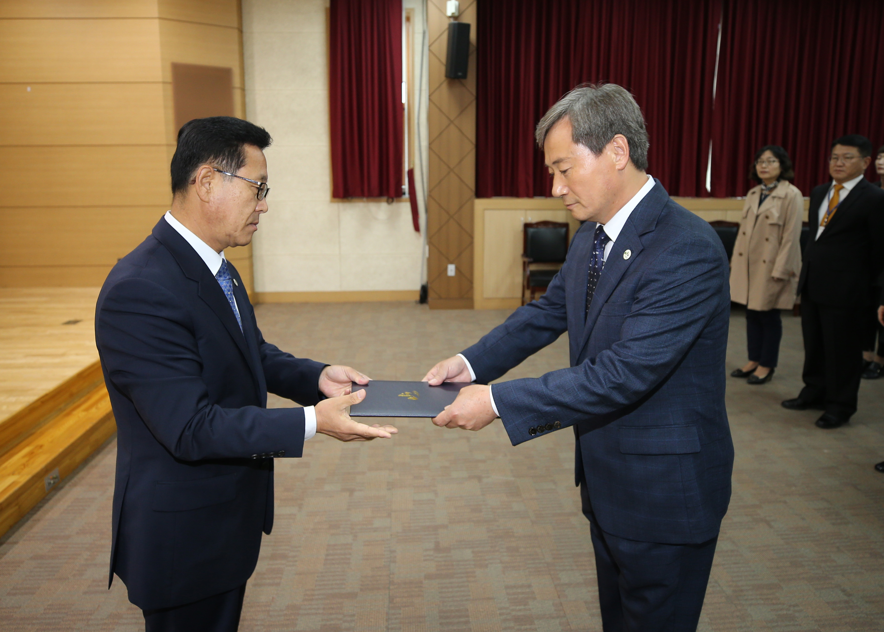 조직개편에 따른 임용장 수여식 사진 이미지6