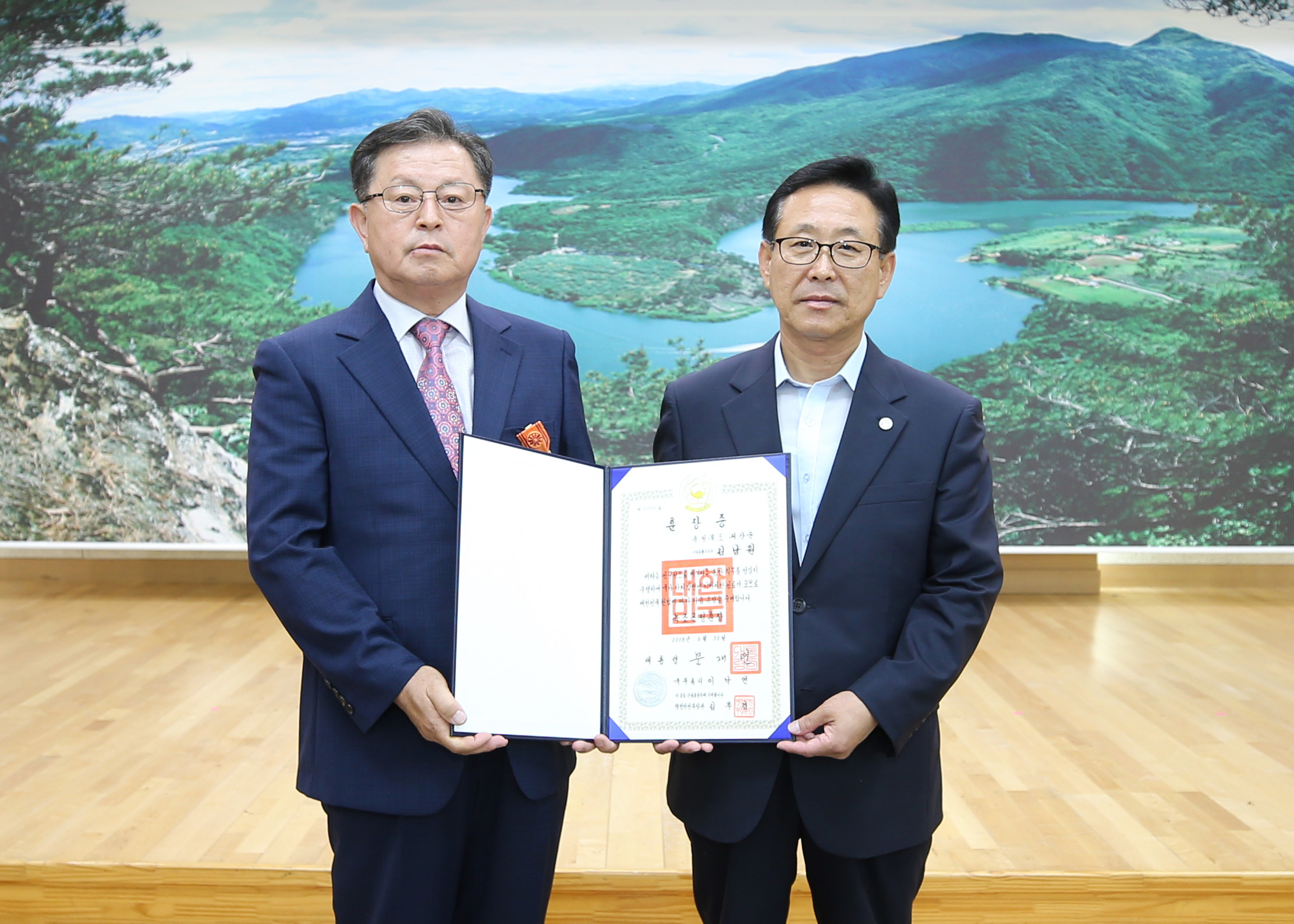 상반기 퇴직공무원 훈포장 전수식 사진 이미지3