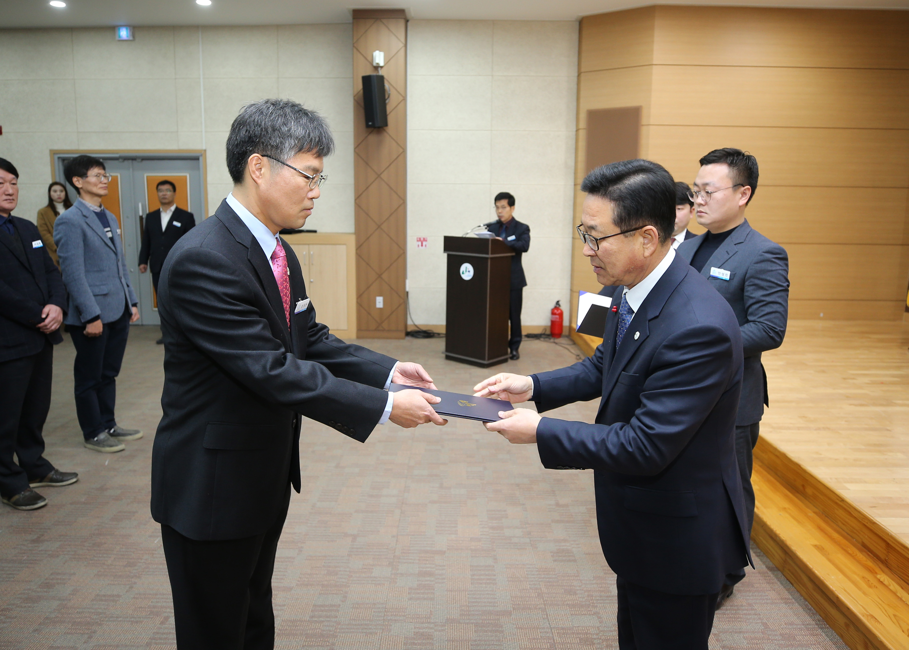 임용장 수여식 사진 이미지4