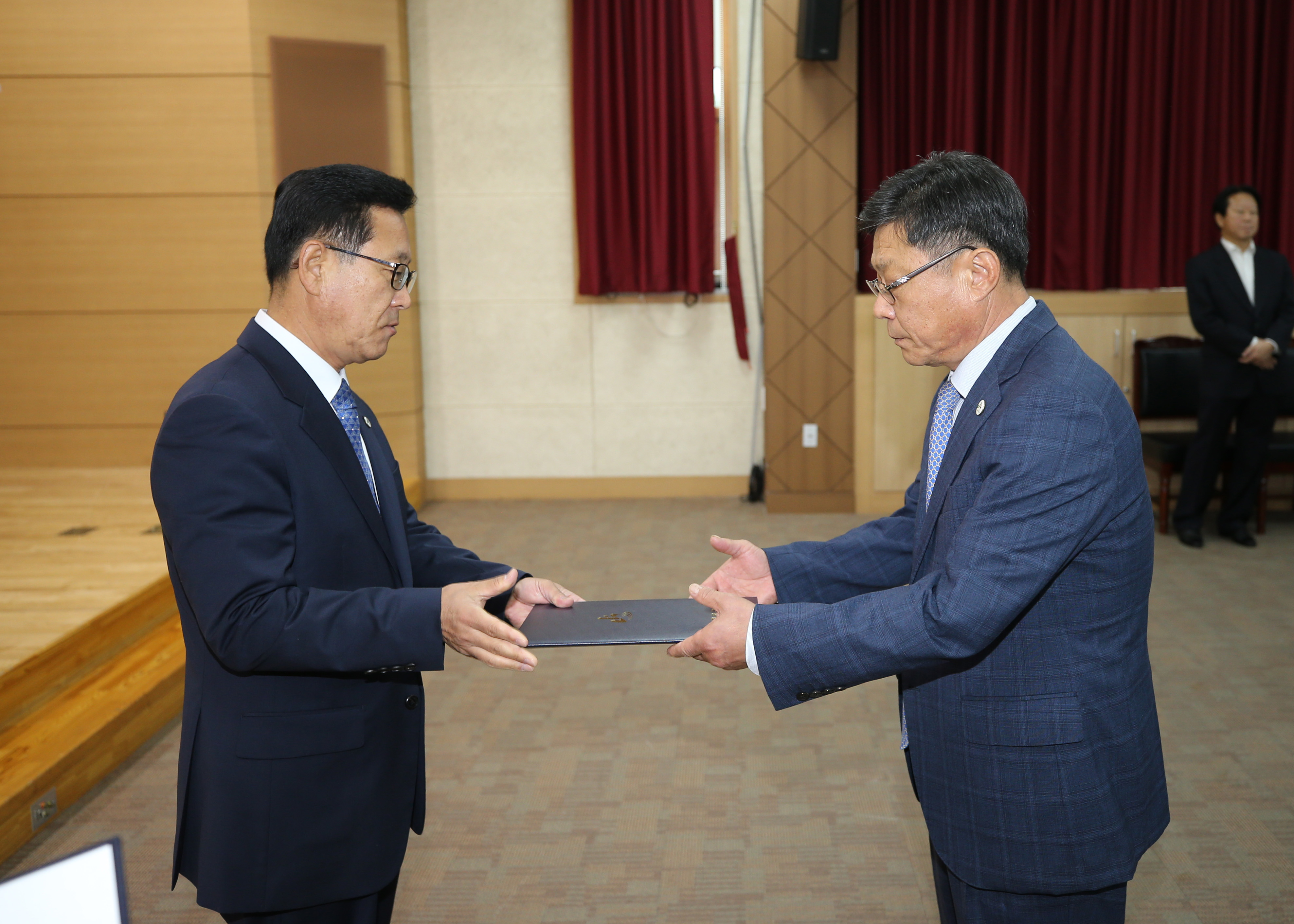 조직개편에 따른 임용장 수여식 사진 이미지1