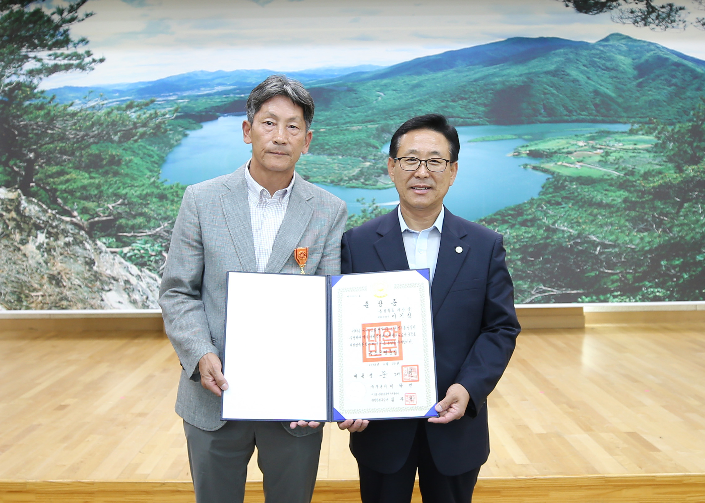 상반기 퇴직공무원 훈포장 전수식 사진 이미지5
