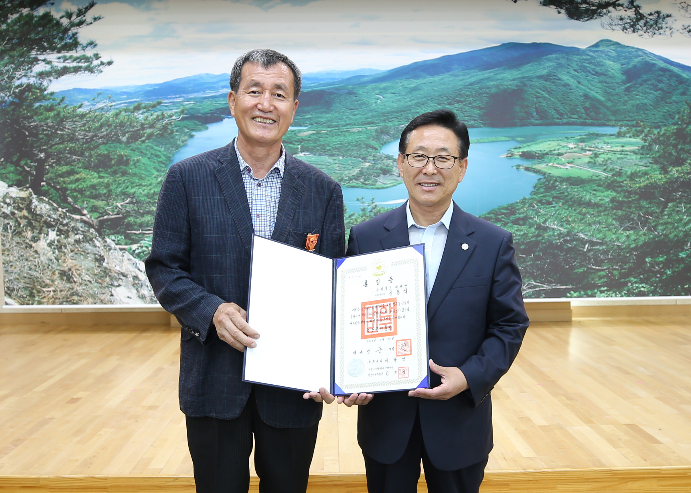 상반기 퇴직공무원 훈포장 전수식 사진 이미지4