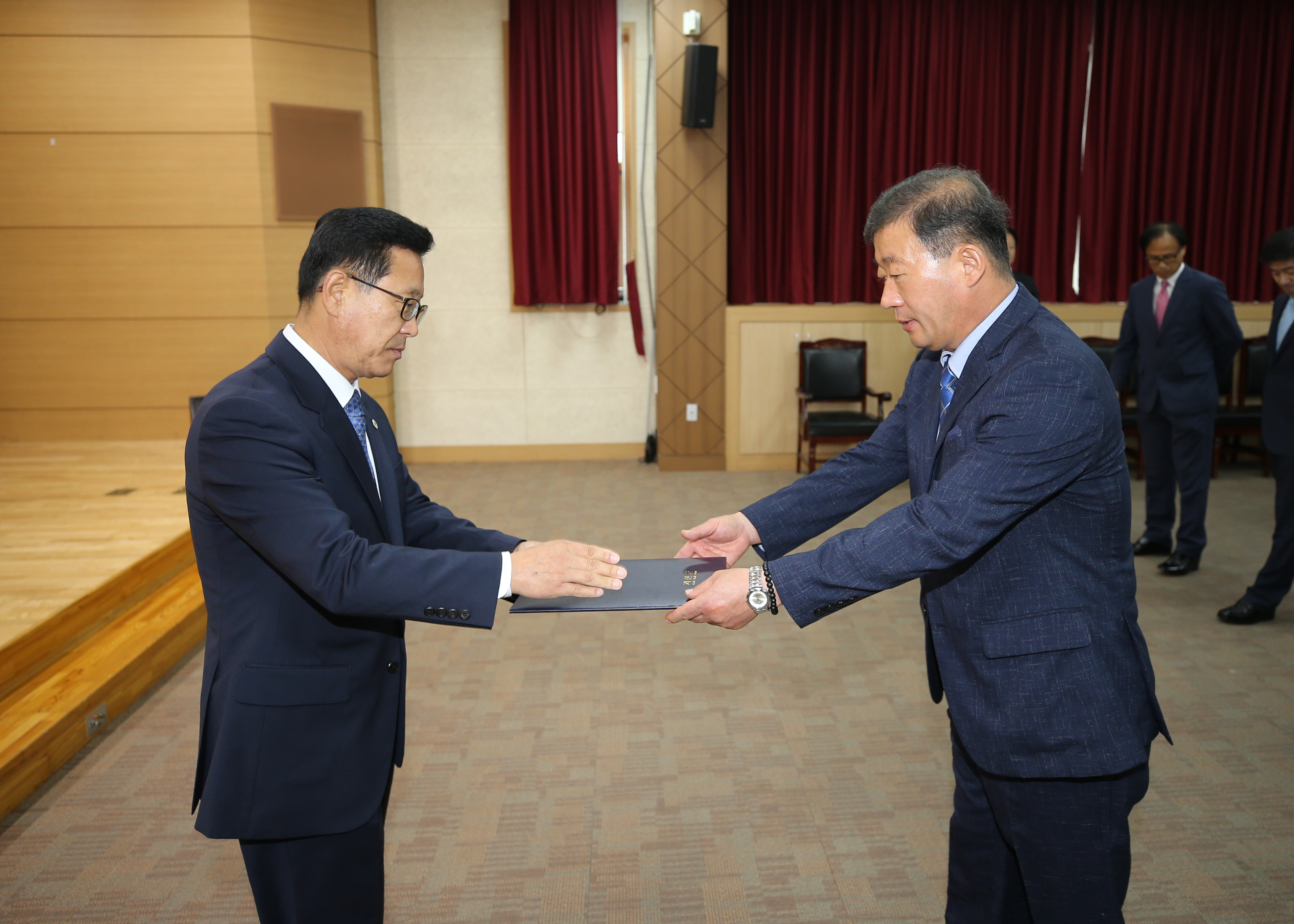 조직개편에 따른 임용장 수여식 사진 이미지5