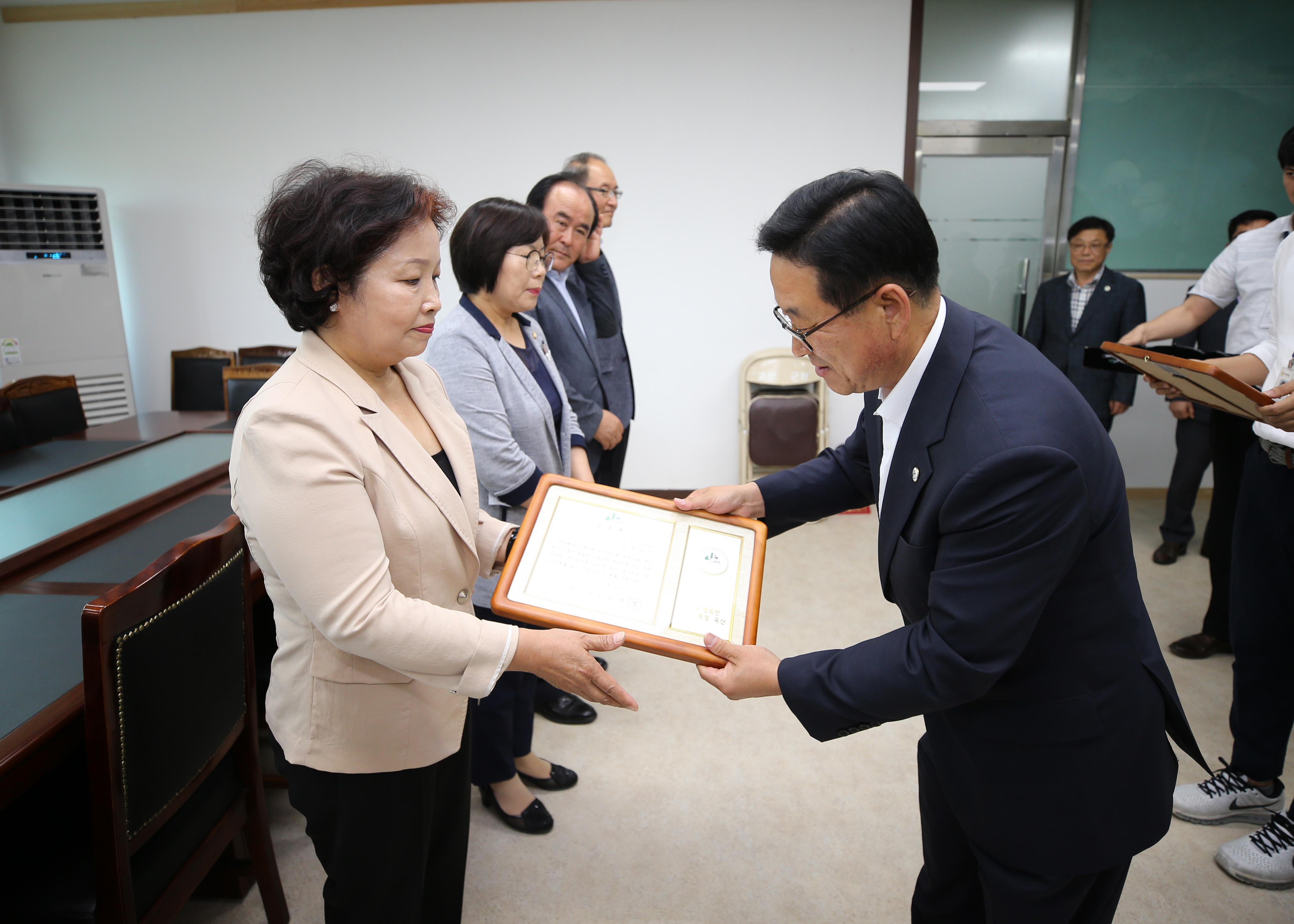 제7대 괴산군의원 공로패 전달식 사진 이미지5