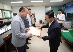 제7대 괴산군의원 공로패 전달식 사진
