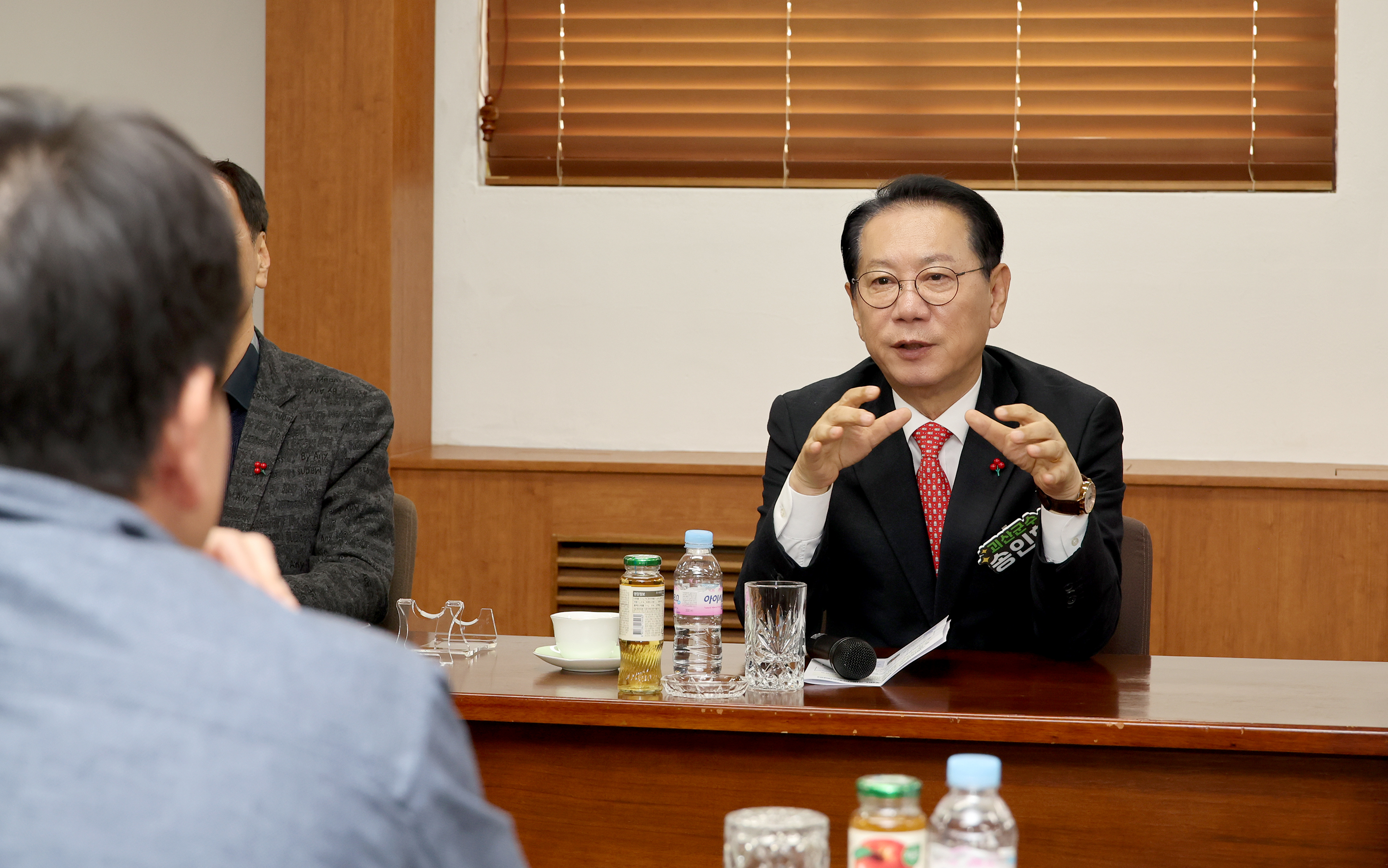 괴산군 기업인 순회 간담회_우진산전,이지캠 (2025.11.20) 이미지1