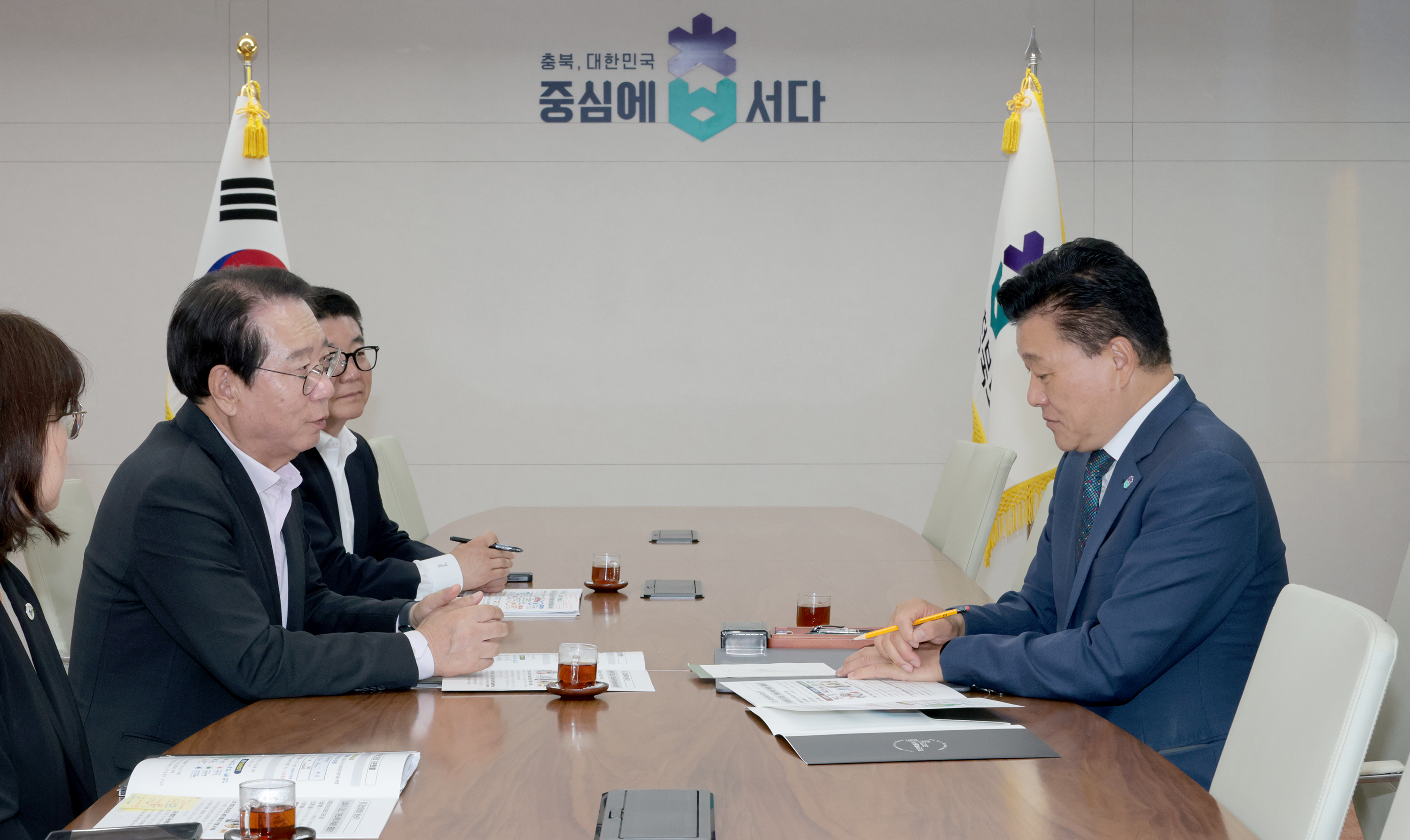 충북도청 방문(신용한 충북지사,이복원 경제부지사)(2026.10.13) 이미지3