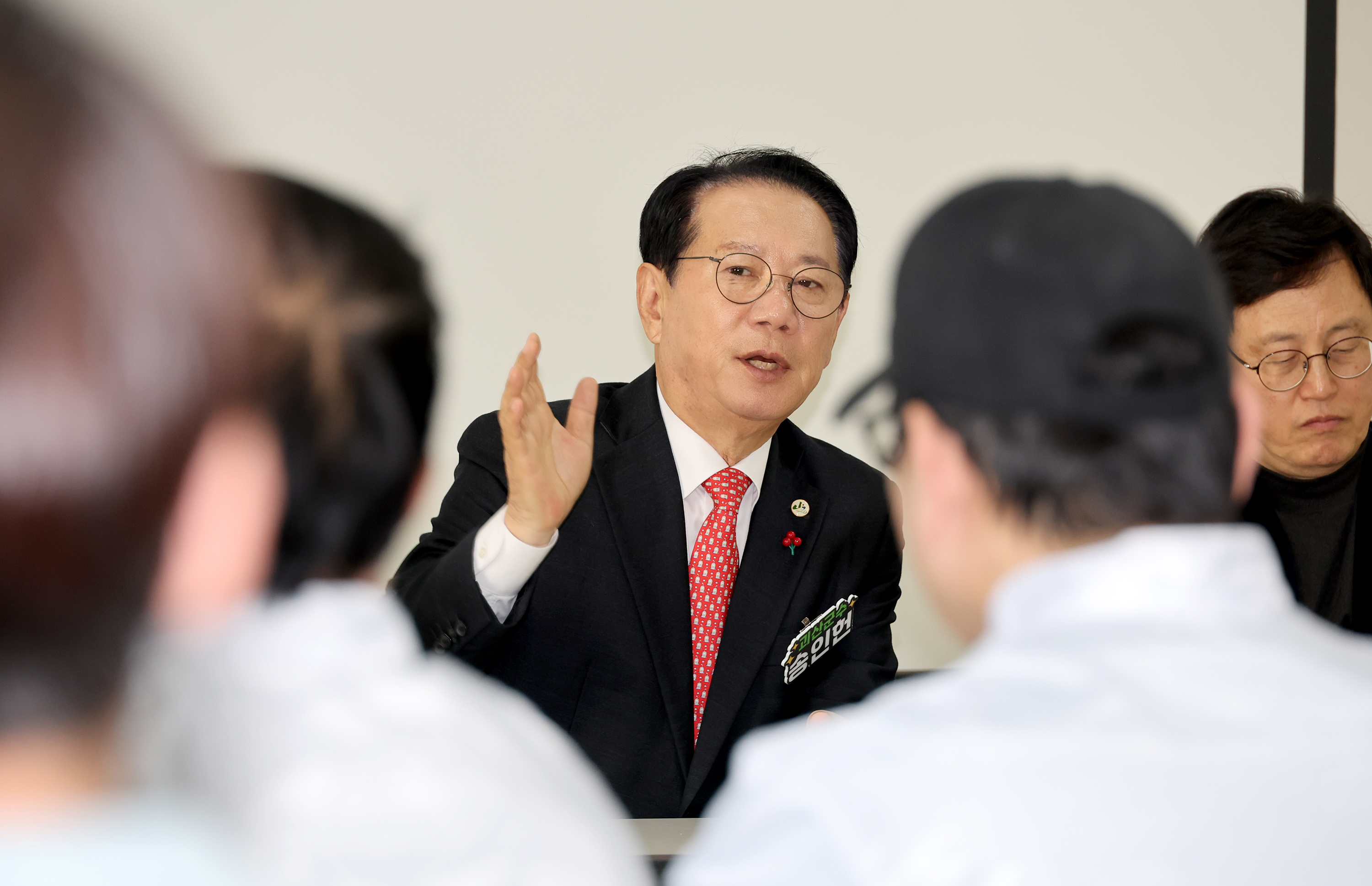 괴산군 기업인 순회 간담회_우진산전,이지캠 (2025.11.20) 이미지6