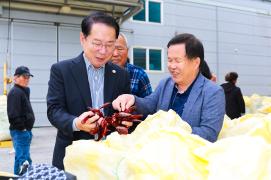 괴산군 조합공동사업법인 건고추 수매 격려(10.11.)