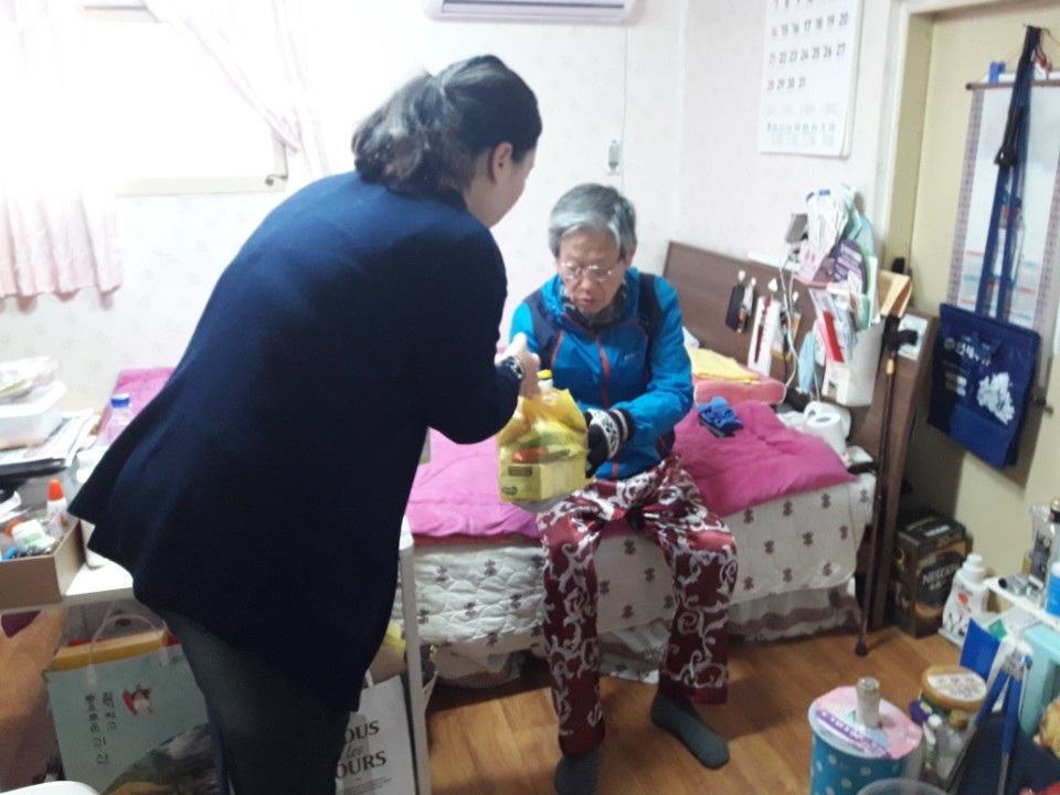 방문건강관리 독거노인어르신 사랑의 반찬배달 이미지2