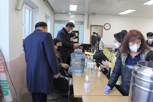괴산군농업인단체協, 손소독제 직접 만들어 괴산군에 전달 이미지1