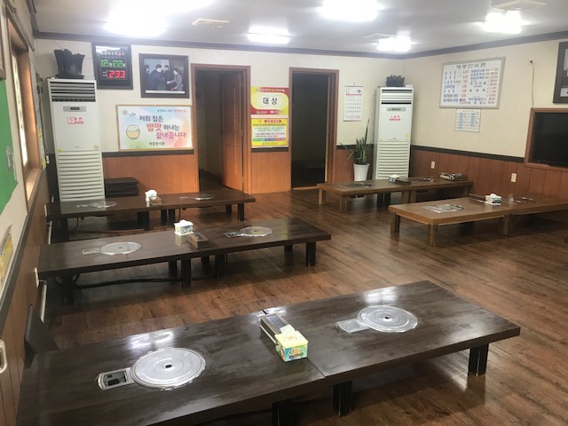 제중한식촌(내부1).jpg